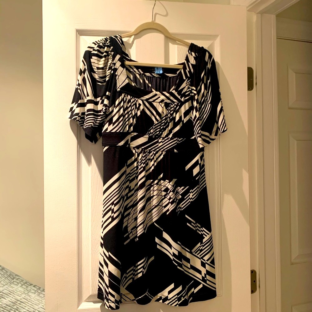BCBGMaxazria black and white geometic dress square neck size Small